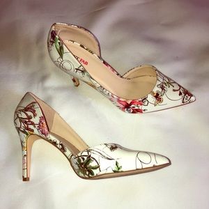 Patent leather floral print d’orsay pumps